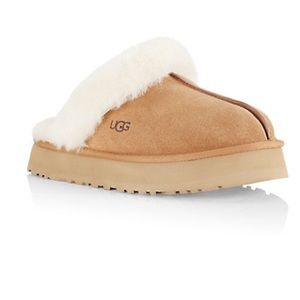 Brand new in box size 7 Ugg disquitte style